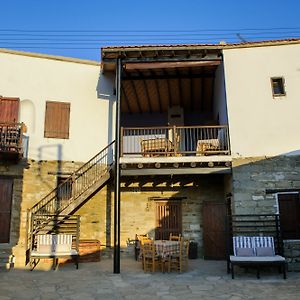 Teacher'S House Maroni Exterior photo