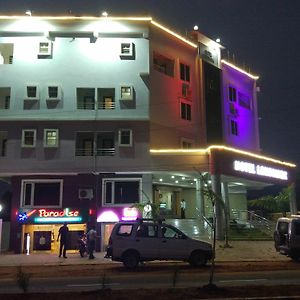 Hotel Landmark Бхубанешвара Exterior photo