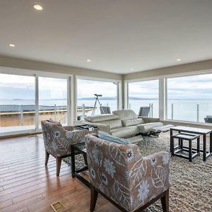 Вилла *10 Mile Point Stunning Oceanfront Виктория Exterior photo