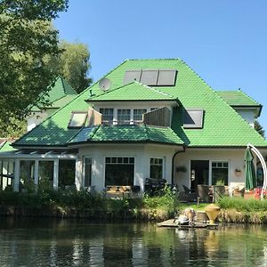 Moderne Maisonette-Wohnung Am Karpfenteich; Modern Apartment With View Of The Carp Pond Бармштедт Exterior photo