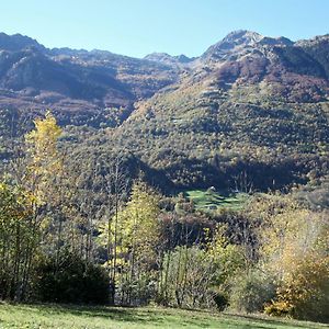 Отель Roulottes Montagne Pyrenees Люс-Сен-Совёр Exterior photo