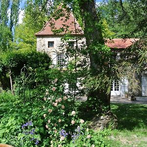 Отель Moulin De Repassat Etape Voie Verte Bazens Exterior photo