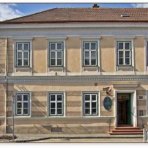 Отель Gasthof Manhalter Pitten Exterior photo