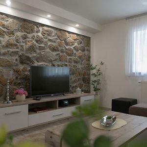 Apartments Travel Оточац Exterior photo