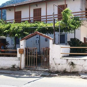 Nona'S Guest House Corfu Βenitses Бенитсес Exterior photo