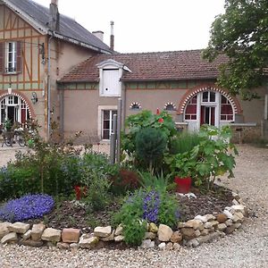 Bed and Breakfast Le Clos De La Fontaine Massay Exterior photo