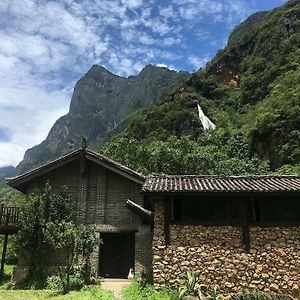 Wei-Island Farm&Art Guesthouse Лицзян Exterior photo