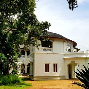 Отель Viceroy House Pasyala Exterior photo