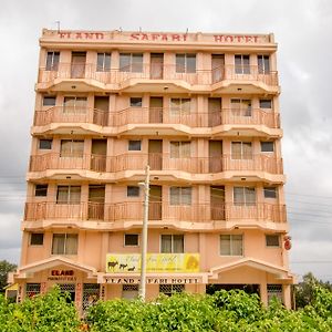 Eland Safari Hotel Ньери Exterior photo