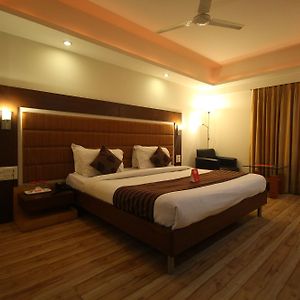 Oyo 3626 Hotel Cambay Sapphire Ахмедабад Exterior photo