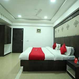 Oyo Rooms Gurdwara Sg Highway 2 Ахмедабад Exterior photo