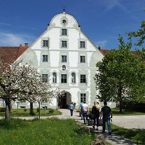 Отель Zentrum Fuer Umwelt Und Kultur - Gaestehaus Und Jugendbildungseinrichtung Im Maierhof Бенедиктбойерн Exterior photo