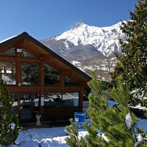 Отель Vvf Les Ecrins Champsaur Сен-Бонне-ан-Шансор Exterior photo