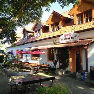 Pension & Restaurant U Konske Drahy Holkov Velesin Exterior photo