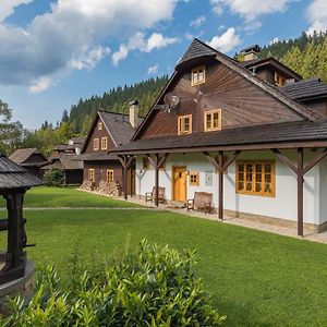 Valasske Chalupy Resort Вельке-Карловице Exterior photo