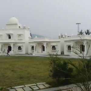 Отель Rajasi Palace Chittorgarh Exterior photo