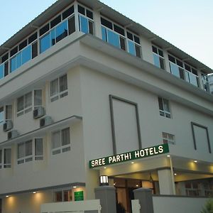 Sreeparthi Hotel Путтапарти Exterior photo