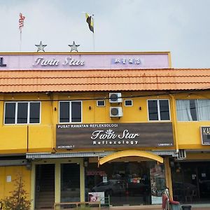 Hotel Twin Star Танджунг-Малим Exterior photo