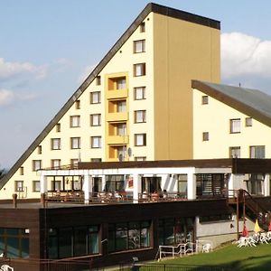 Horsky Hotel Jelenovska S Bazenem V Cene Валашске-Клобоуки Exterior photo