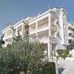 Apartments With A Parking Space Bol, Brac - 18008 Exterior photo