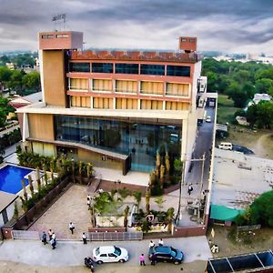 Jalashray Resort Nadiad Exterior photo