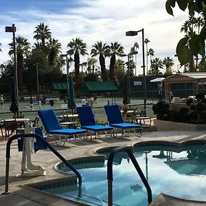 Отель Getaways At Palm Springs Tennis Club Exterior photo