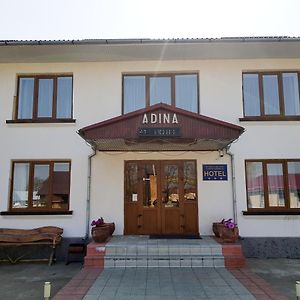 Отель Adina Riscani Exterior photo