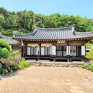 Отель Tohyang Traditional House Bonghwa Exterior photo