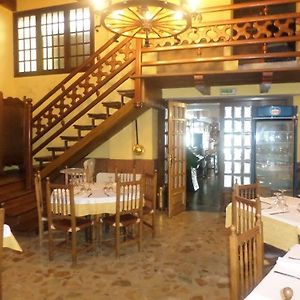 Отель Hostal Restaurante Lujuan Гвадалупе Exterior photo