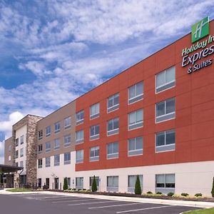 Holiday Inn Express & Suites Farmville, An Ihg Hotel Exterior photo