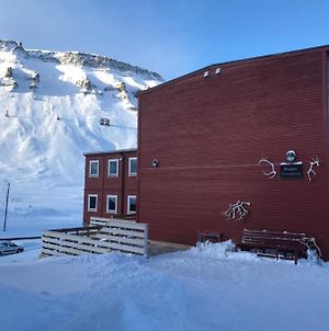 Haugen Pensjonat Svalbard Лонгйир Exterior photo