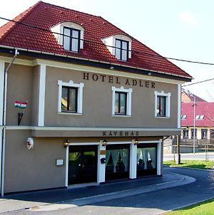 Adler Hotel Будаорш Exterior photo