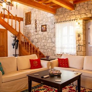 Marvelous Stonehouse With Backyard And Fireplace In Alacati Cesme Exterior photo