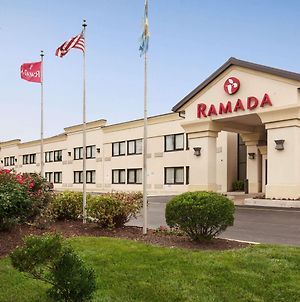 Отель Ramada By Wyndham Newark/Wilmington Exterior photo