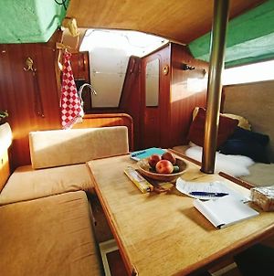 Relax On The Canals Cozy Sailboat For 3 People Гронинген Exterior photo