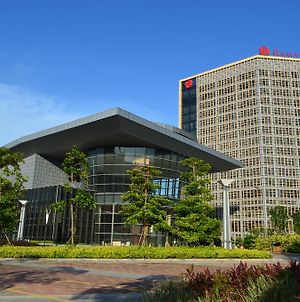 Отель Ramada Plaza Huizhou East Exterior photo