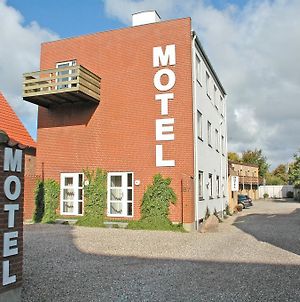 Motel Apartments Тённер Exterior photo