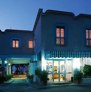 Hotel La Pineta Тропея Exterior photo
