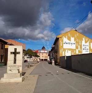 Albergue Villares De Orbigo - Solo Para Peregrinos Exterior photo