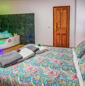 Beautiful Apartment In La Omauela With 2 Bedrooms And Wifi Ла-Оманьюэла Exterior photo