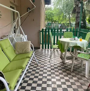 Grany'S Retro Guesthouse Near Budapest Airport Вечеш Exterior photo