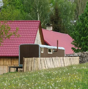 Отель Maringotka Na Samote Na Kozi Farme Pobezovice Exterior photo