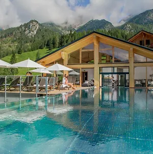 Almwellness-Resort Tuffbad Sankt Lorenzen im Lesachtal Exterior photo