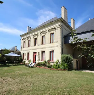 Bed and Breakfast Domaine Des Roses Vaudelnay Exterior photo