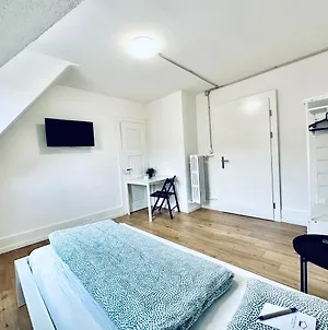 Monteurzimmer Zimmerzuvermieten In Balsthal Solothurn Exterior photo
