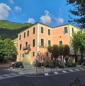 Апартаменты Casa In Piazza Сан-Донато-Валь-ди-Комино Exterior photo