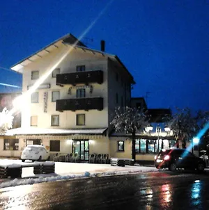 Hotel Capriolo Видичатико Exterior photo