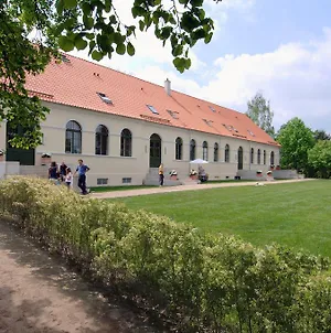 Kavaliershaus Schloss Blucher Am Finckenersee Exterior photo