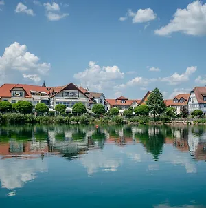 Seehotel Niedernberg - Das Dorf Am See Exterior photo