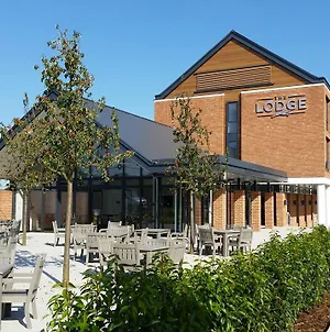 The Lodge Ньюбери Exterior photo
